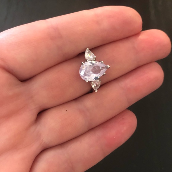 Luxury Ring Sz 7 - Picture 8 of 9